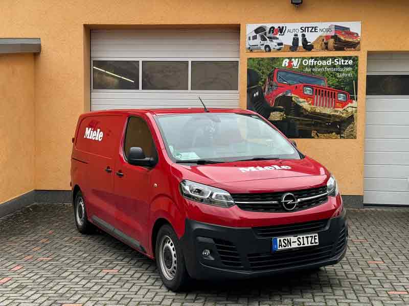 Transporter Opel VIVARO- E Bj. 2023 für Miele Deutschland